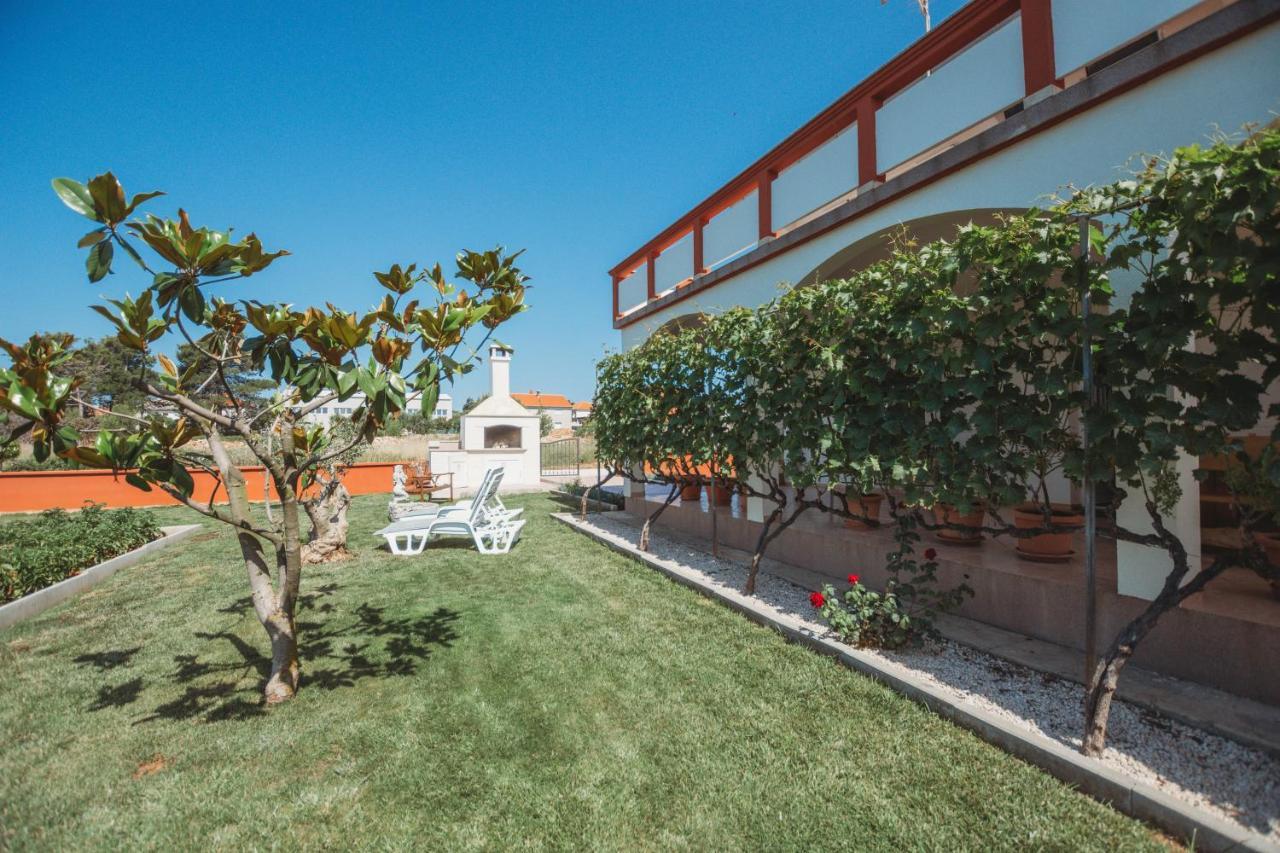 Apartman Neli Vir Exterior foto