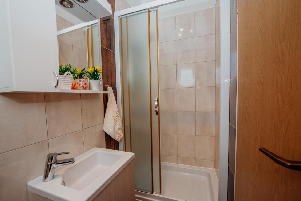 Apartman Neli Vir Exterior foto